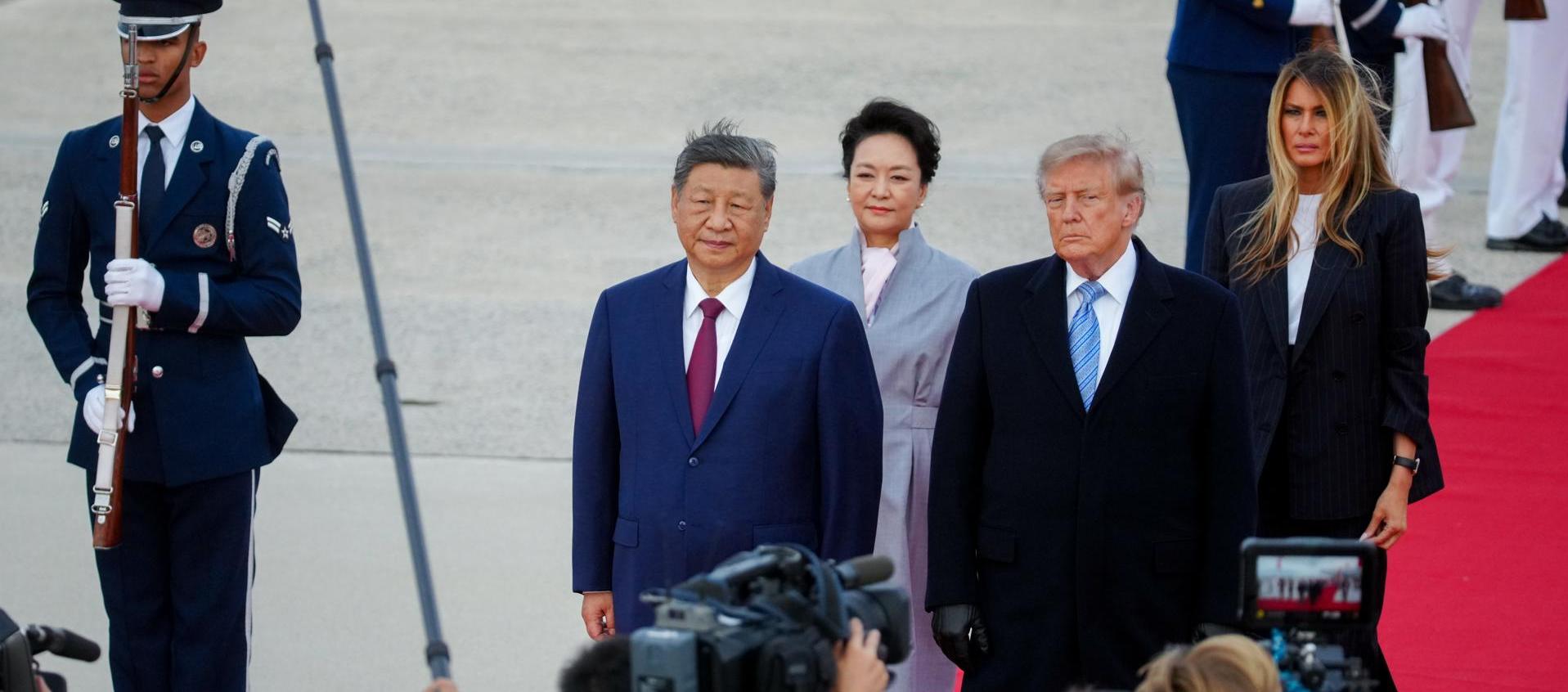 El presidente de China, Xi Jinping; la primera dama china, Peng Liyuan; el presidente de EE.UU., Donald Trump, y la Primera Dama estadounidense, Melania Trump.