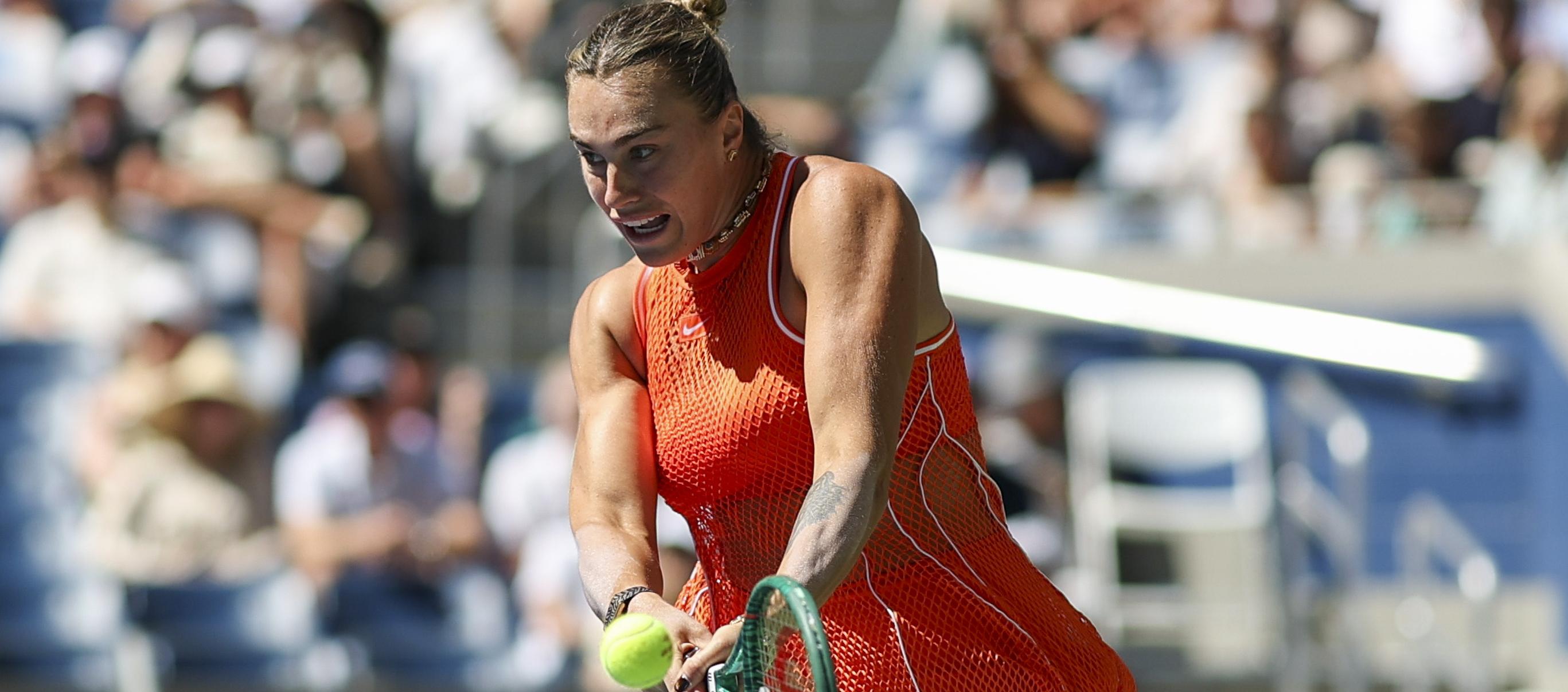 Aryna Sabalenka, número uno del mundo, durante el juego contra Linda Noskova.