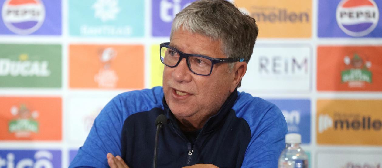 Hernán Darío Gómez, técnico de la selección de El Salvador.