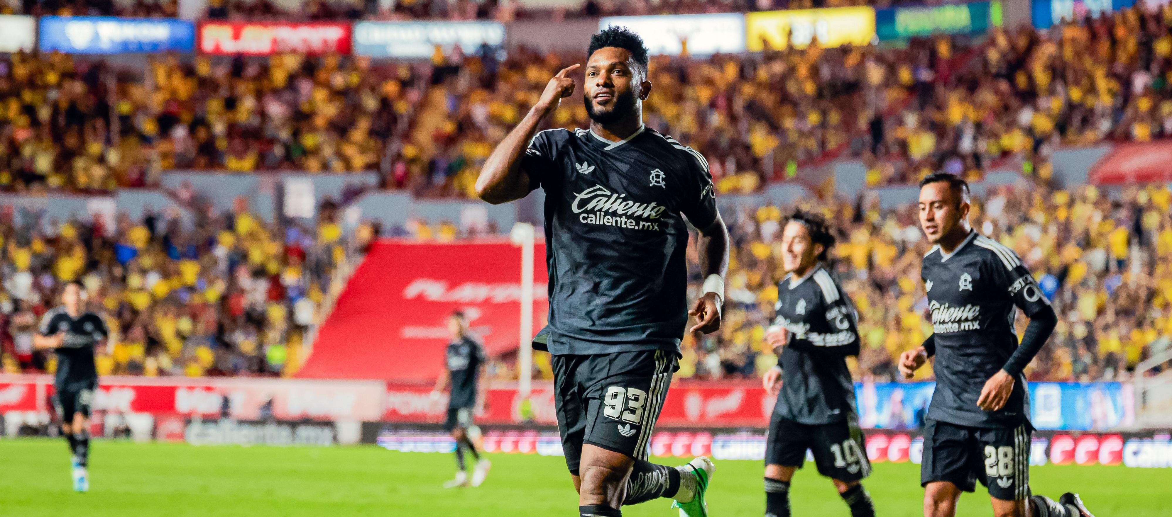 Miguel Borja celebra su gol contra el Necaxa.