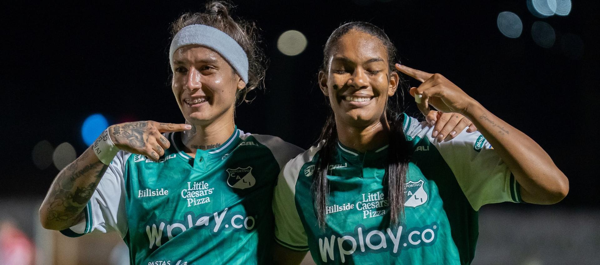 Íngrid Guerra y Melanin Aponzá celebran uno de los goles del Deportivo Cali.
