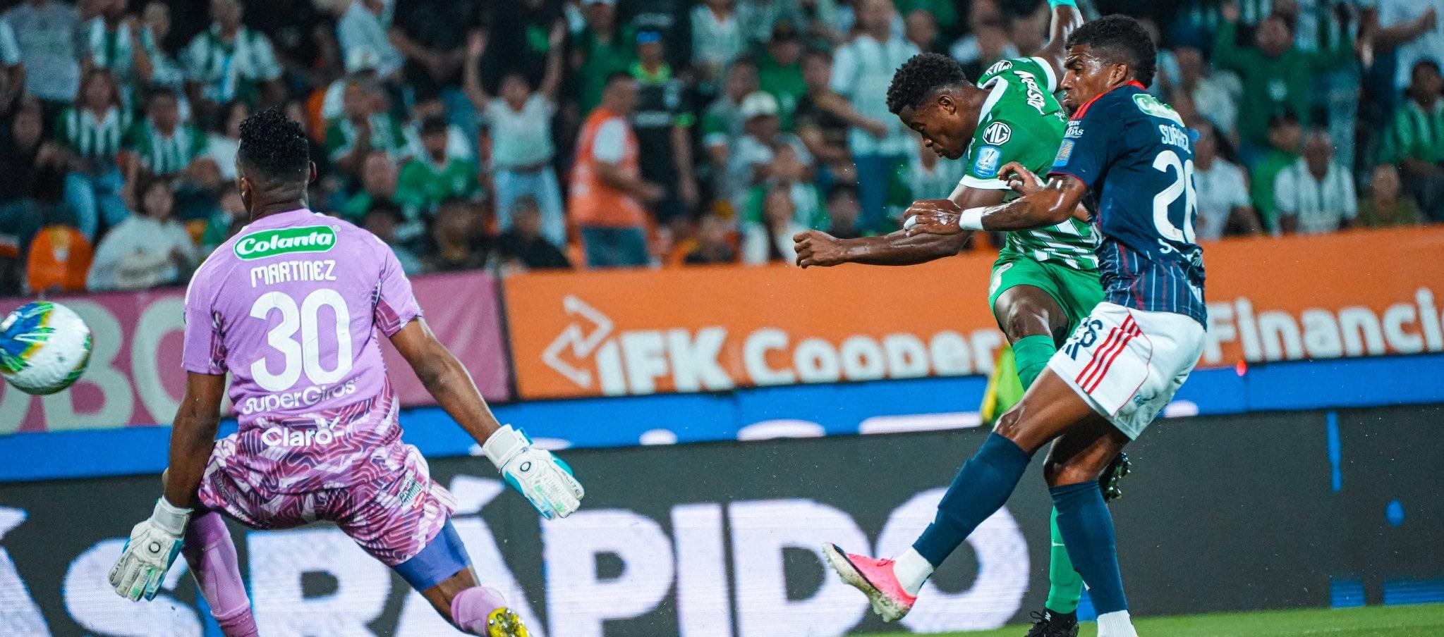 El segundo gol de Nacional convertido por Andrés Román tras pase de James Rodríguez.