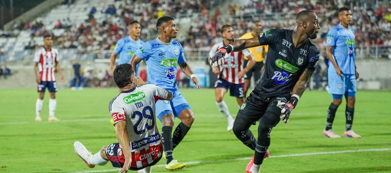 Acción del gol de Teófilo Gutiérrez, con el que puso a ganar 2–1 a Junior.