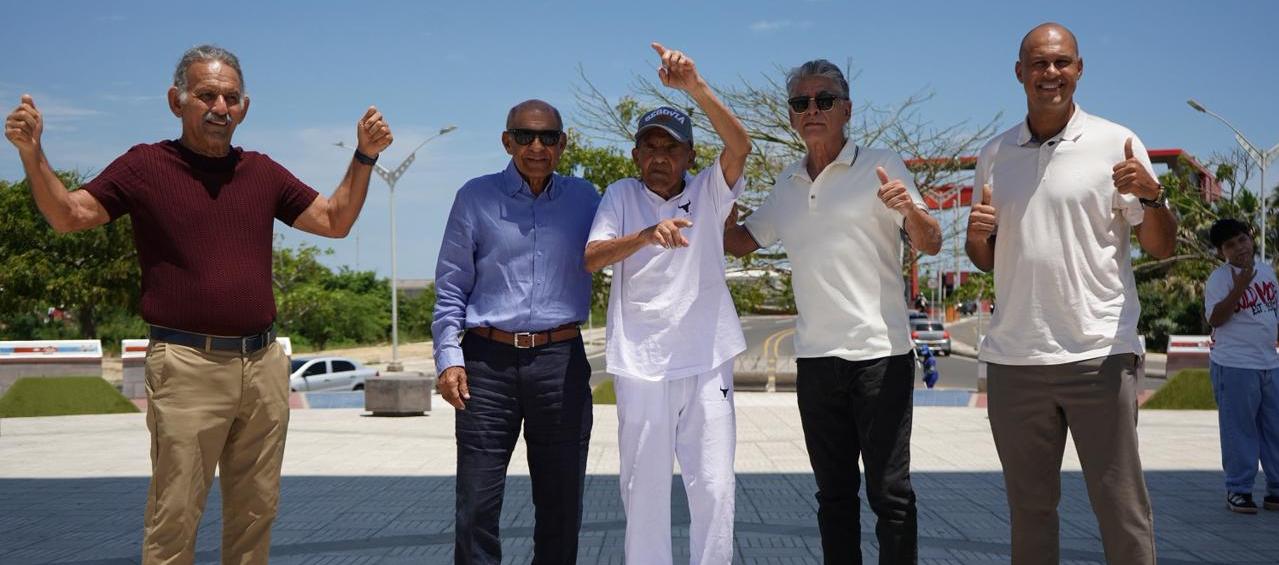 Rafael Reyes, Jesús 'Toto' Rubio, Arturo Segovia, Luis Grau y Roberto Peñaloza, exjugadores del Junior.