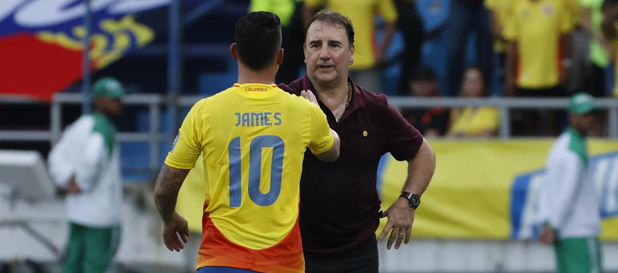 Néstor Lorenzo y James Rodríguez en un partido de la pasada Eliminatoria.