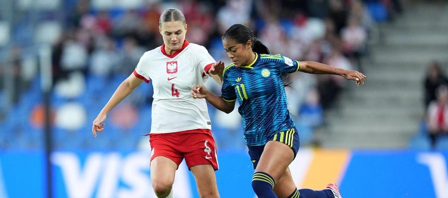 La colombiana Maithe López avanza ante la marca de Magda Piekarska.