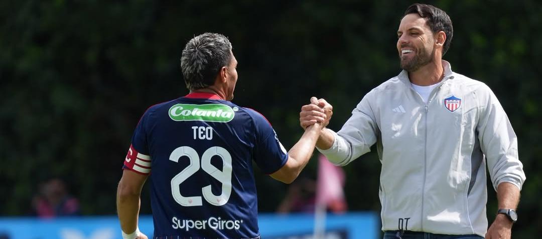 Teófilo Gutiérrez y Sebastián Viera celebrando el segundo gol ante Fortaleza. 