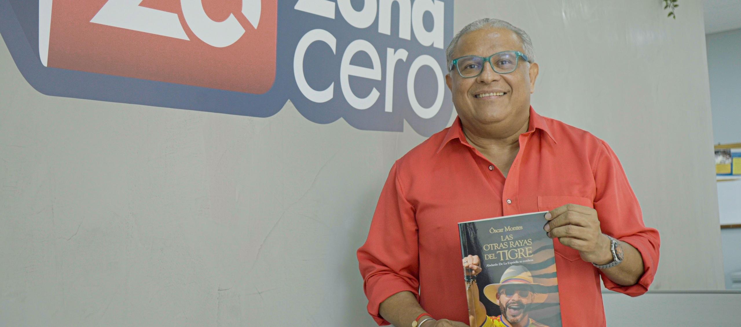 Óscar Montes con su libro 'Las otras rayas del tigre'.