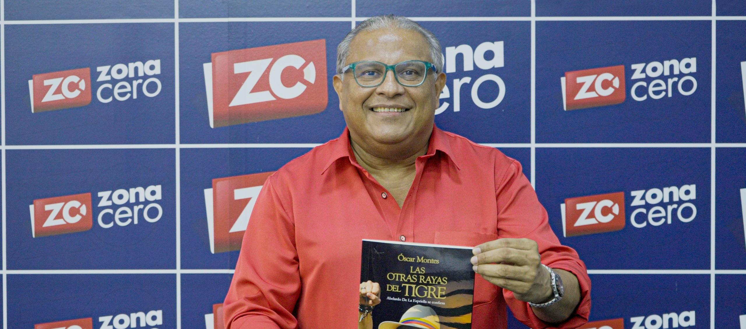 Óscar Montes con su libro 'Las otras rayas del tigre'.