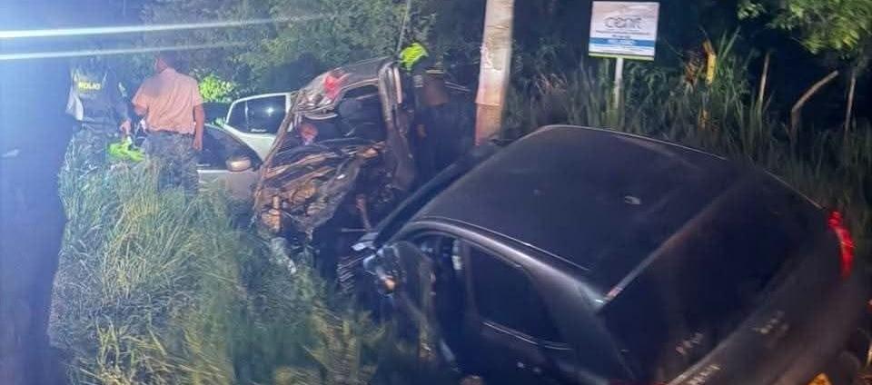 Los dos vehículos implicados en el accidente de tránsito. 