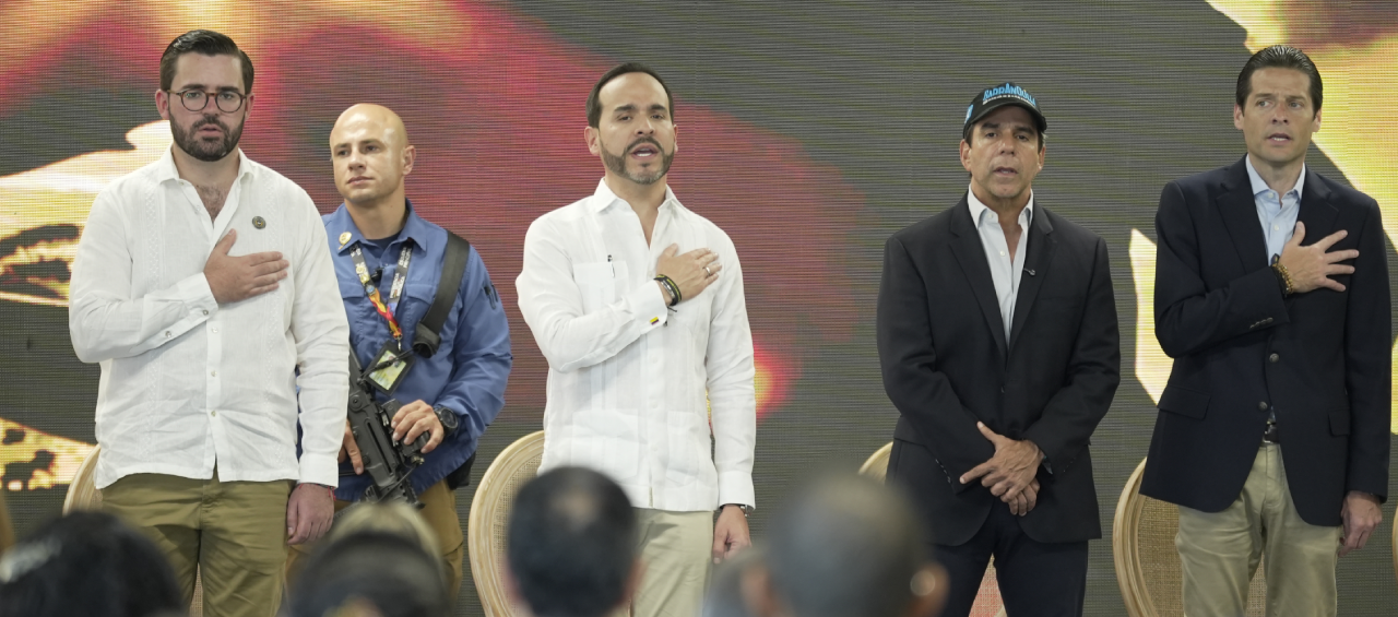 Nicolás Gómez, jefe de Despacho; el Presidente Abelardo De La Espriella, el alcalde Alejandro Char, y el ministro de Comercio, Mauricio Gómez.