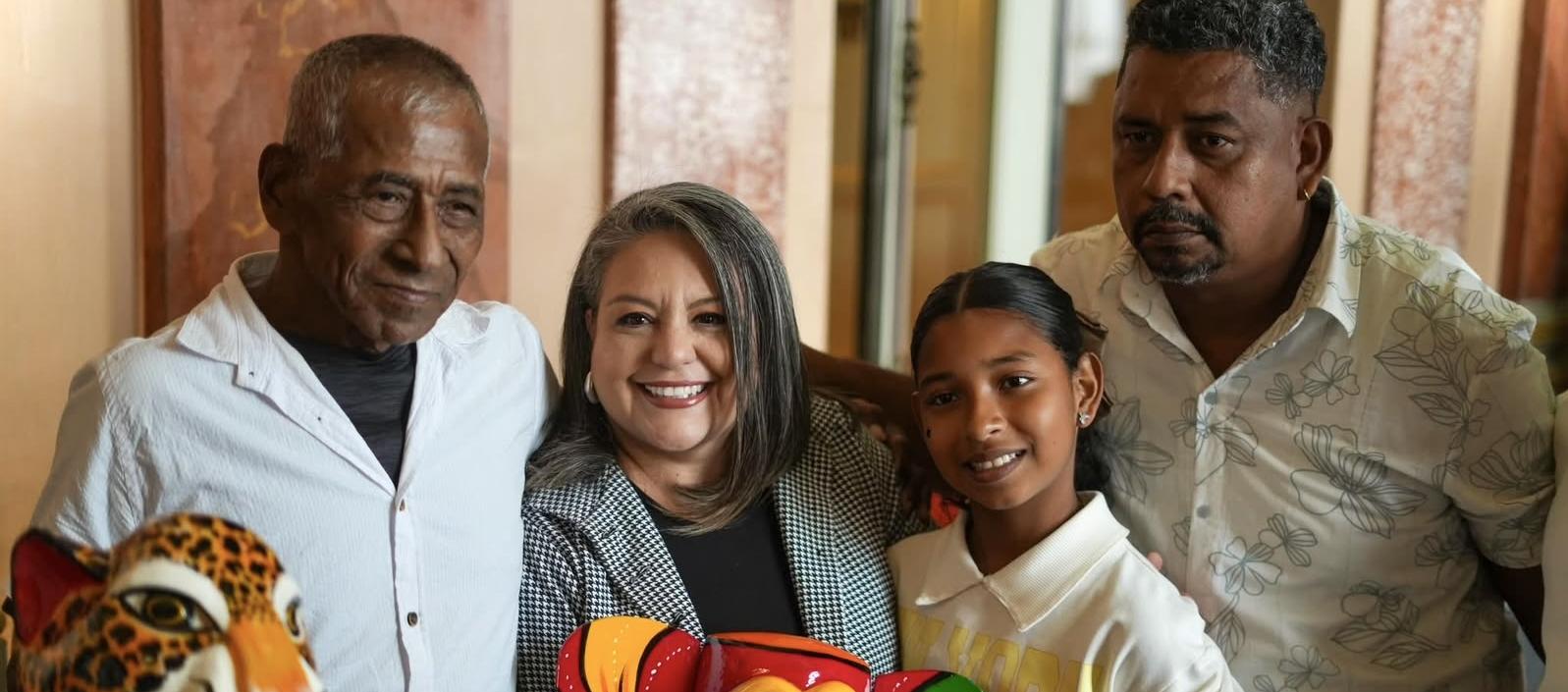 Artesanos de Galapa junto a la viceministra de Patrimonios, Aglaé Caraballo.