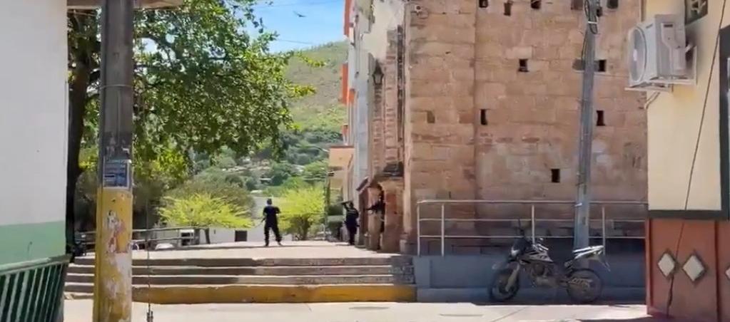Momento del ataque con drones contra policías en zona urbana de Palermo. 