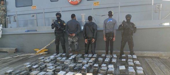 Capturados con paquetes de clorhidrato de cocaina.