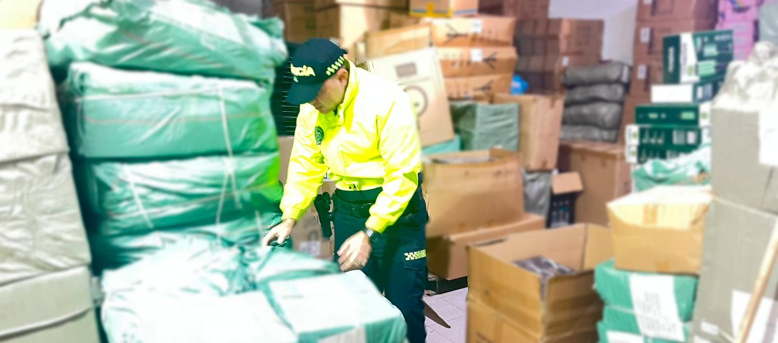 Mercancía de contrabando decomisada por la Policía. 