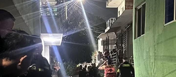 La Policía acordonó el área donde ocurrió el crimen. 