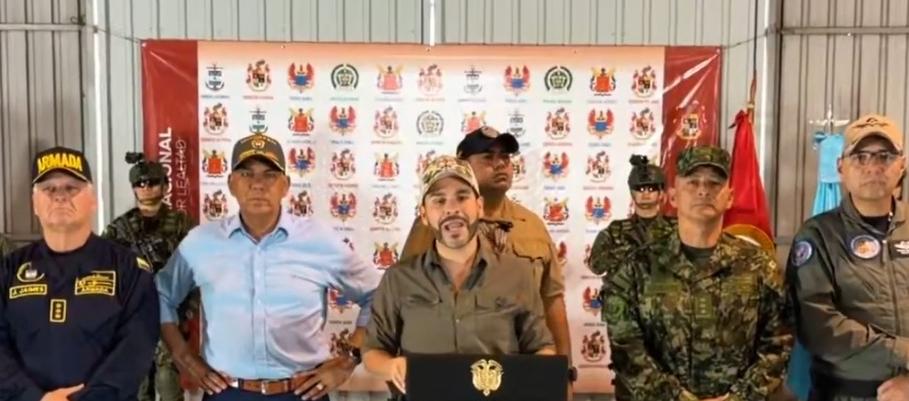 El Presidente Abelardo De La Espriella entregando detalles de la operación.
