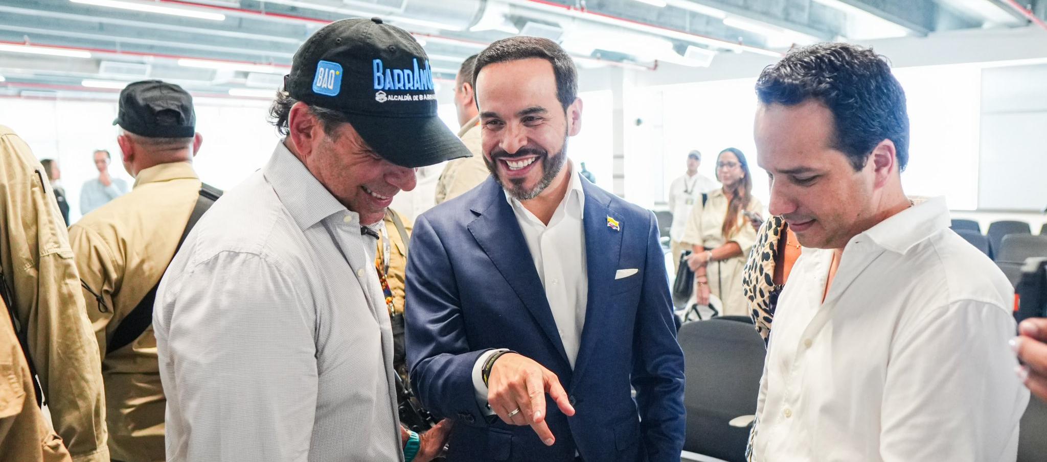El alcalde Alejandro Char y el Presidente Abelardo De La Espriella en el recorrido por el aeropuerto.