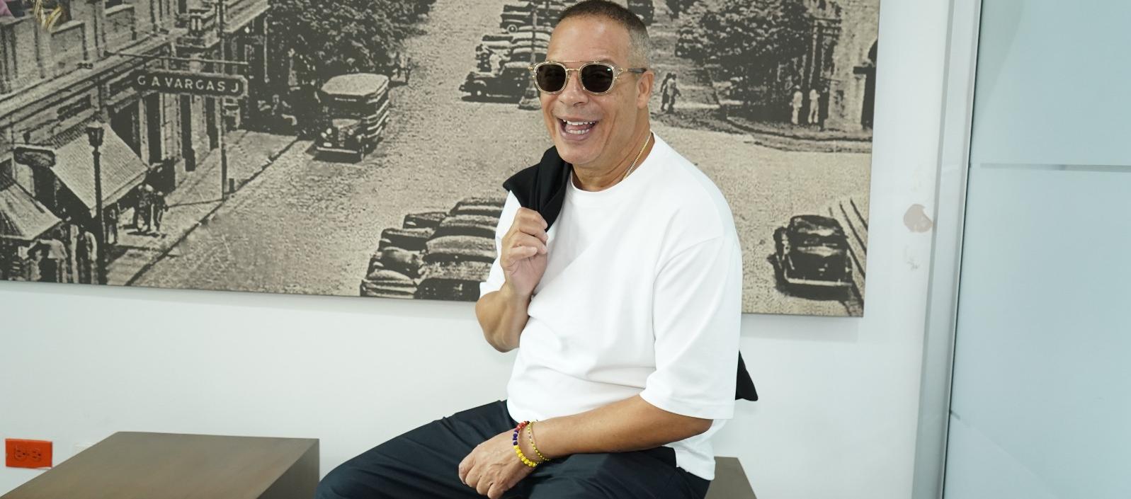 El artista cubano, Issac Delgado durante su visita a Barranquilla.