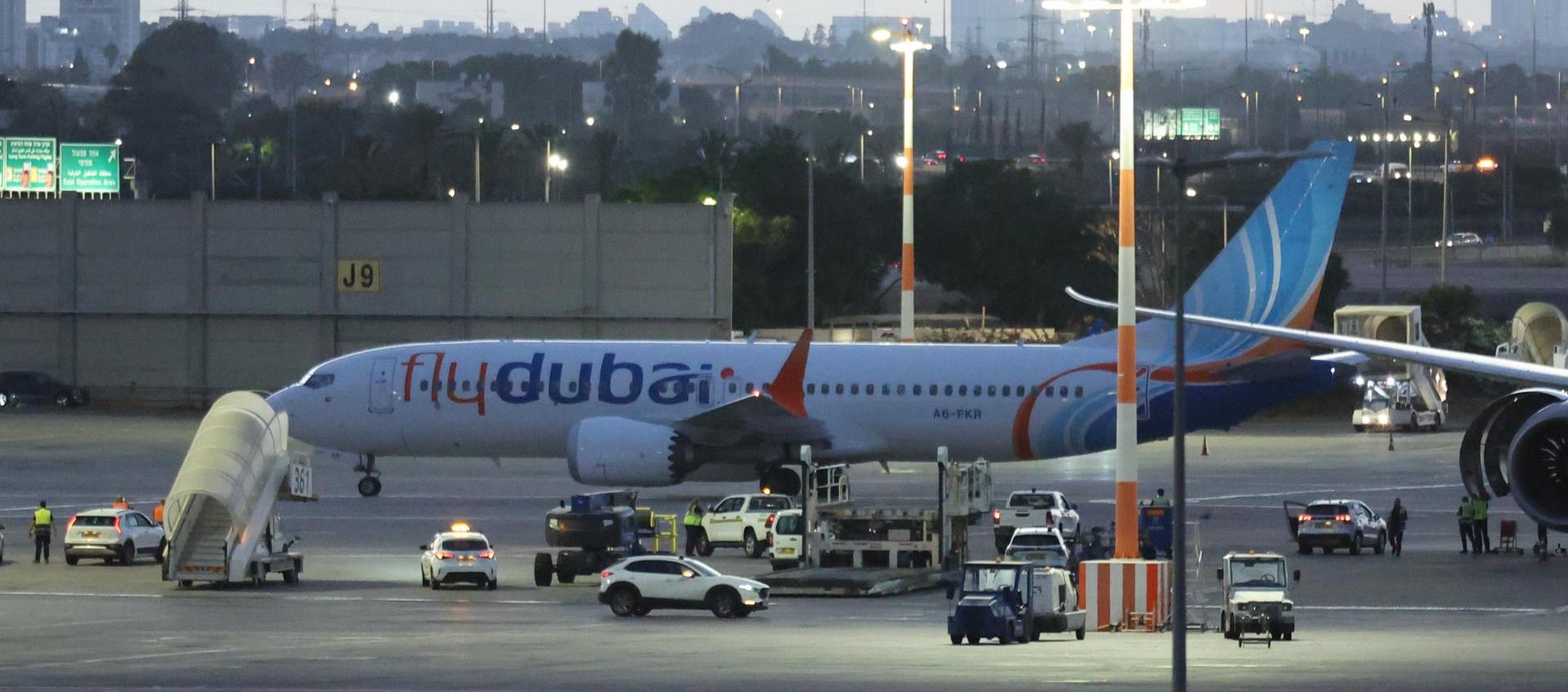 El avión de Flydubai en el que se registró el incidente estacionado en el aeropuerto de Tel Aviv.