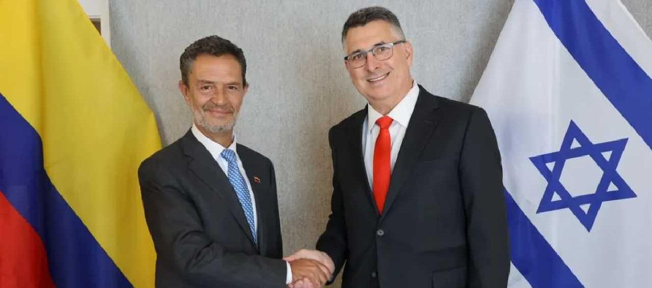 El canciller Omar Bula y el ministro de Exteriores de Israel, Gideon Saar.