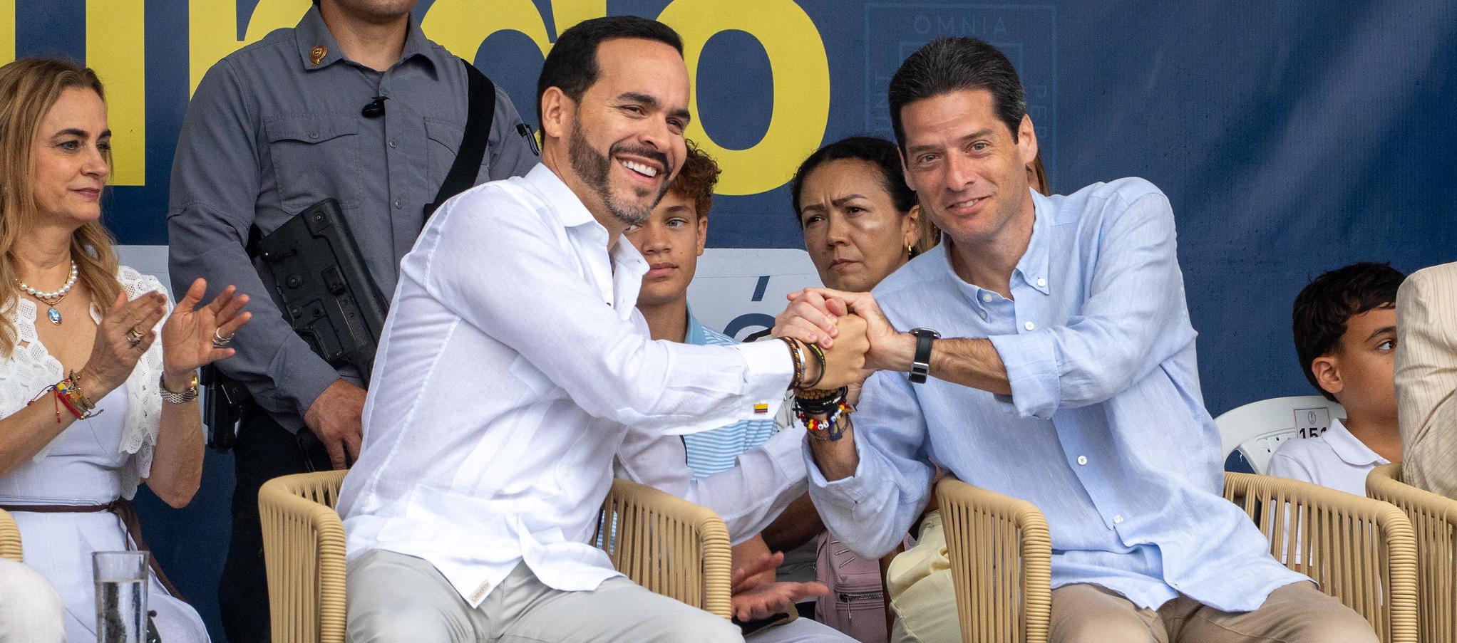 El Presidente Abelardo De La Espriella con el ministro de Comercio Mauricio Gómez. 