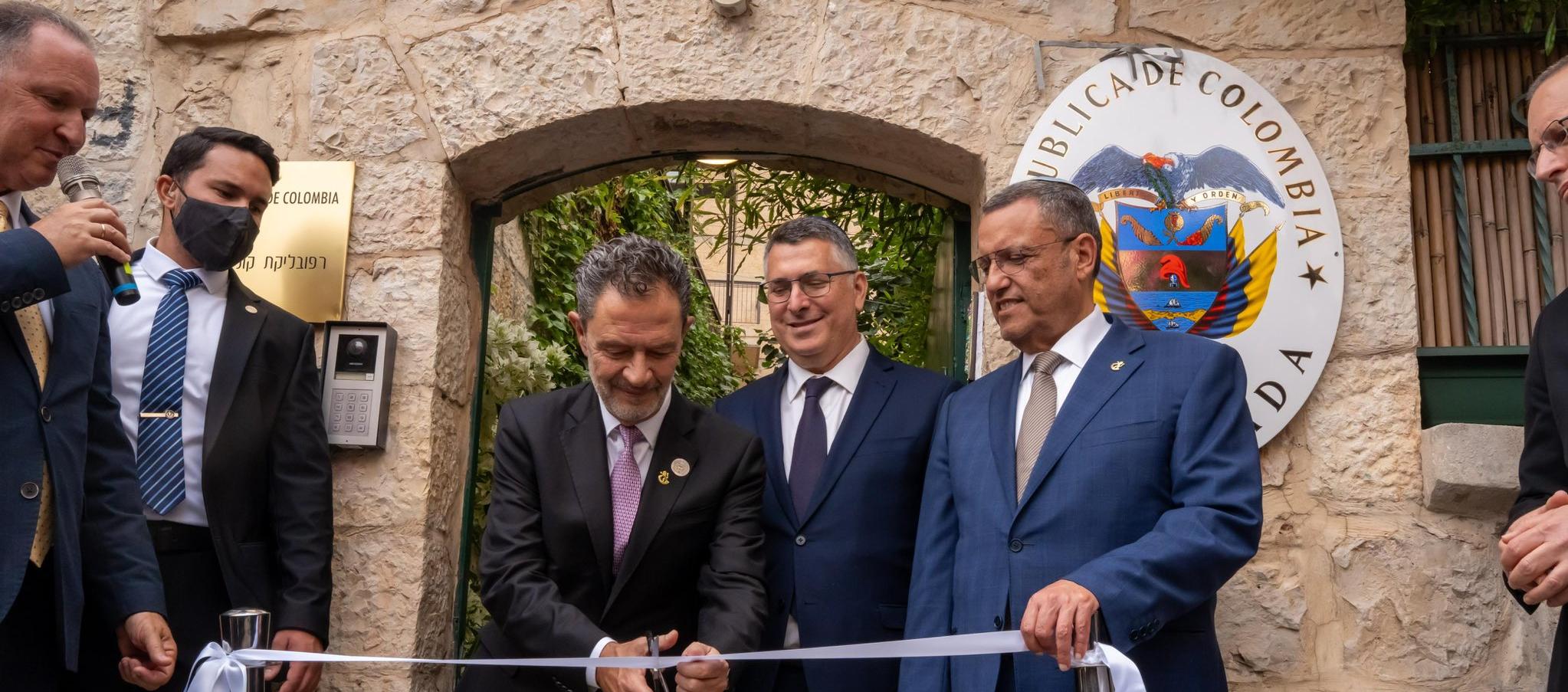 Imagen de la inauguración de la Embajada.