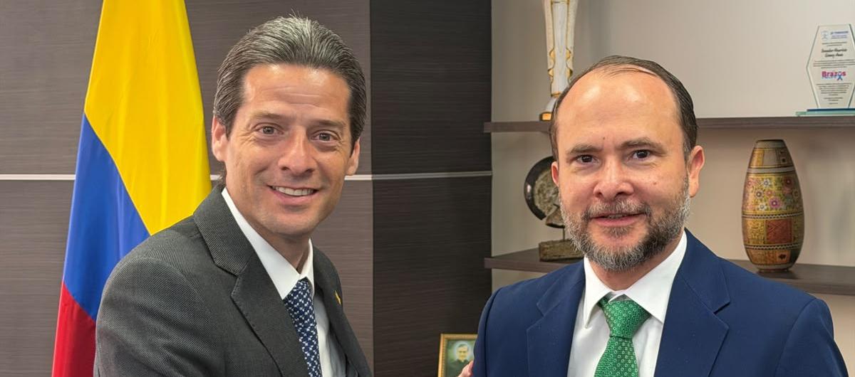 El Ministro de Comercio, Industria y Turismo, Mauricio Gómez Amín, y Manuel Fernández.