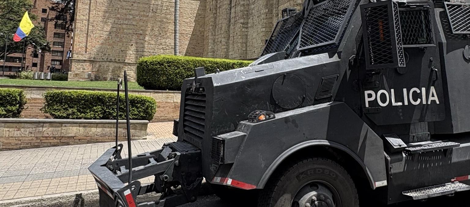 Grupo antidisturbio frente al Museo Nacional