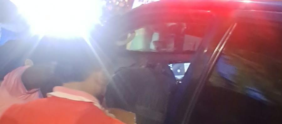 La víctima fue impactada a bala cuando conducía su camioneta. 