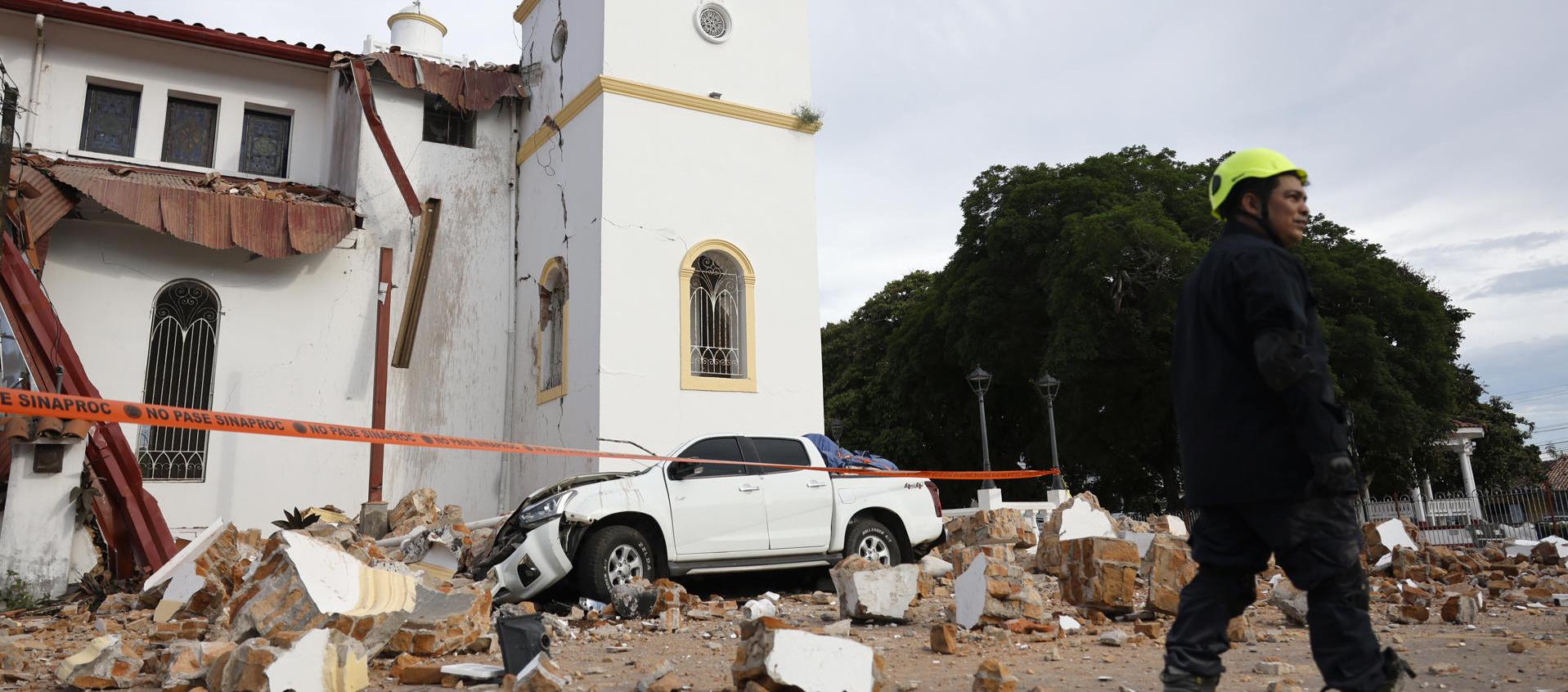 Iglesia afectada por el terremoto.