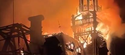 Incendio en Ayuntamiento de Limoges.