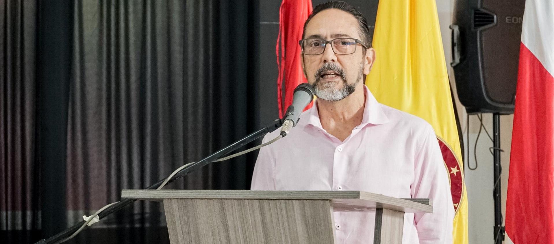 Jorge Senior, rector de la UAC.
