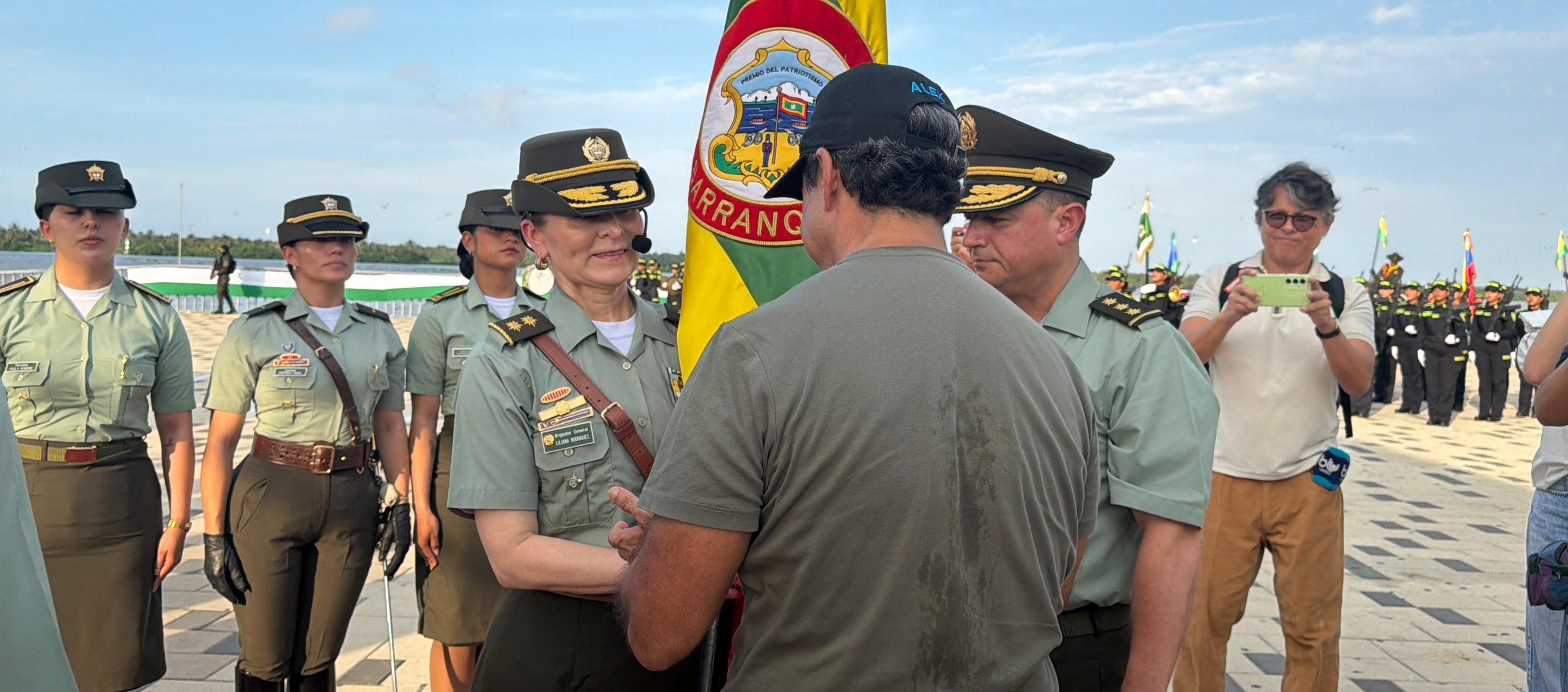 La general Sandra Liliana Rodríguez Castro y el alcalde Alex Char