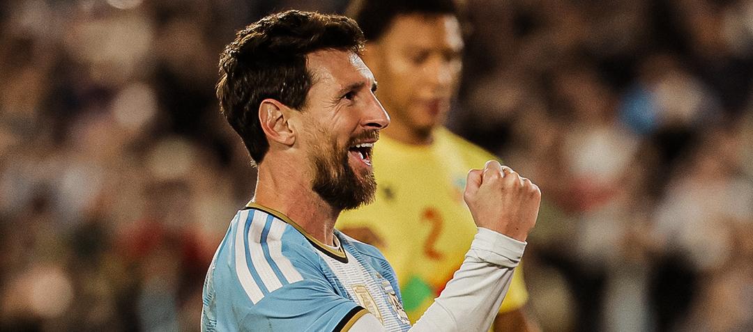 Lionel Messi celebra su último gol con la selección argentina