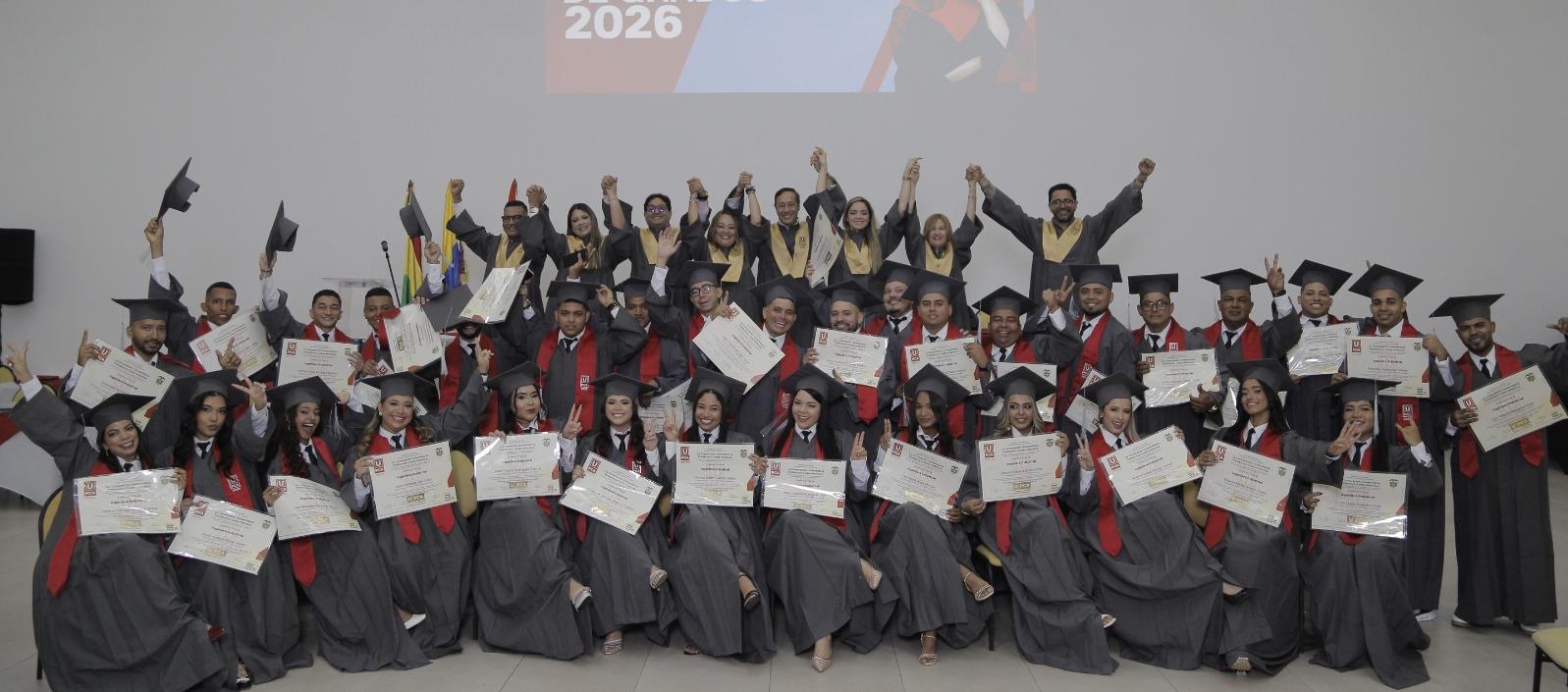 Fueron 498 nuevos egresados de las facultades de Ingeniería y Administración.