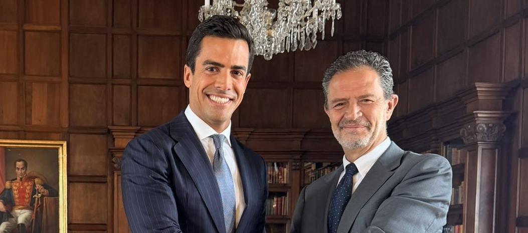 El abogado Juan Gonzalo Ospina y el Canciller Omar Bula.