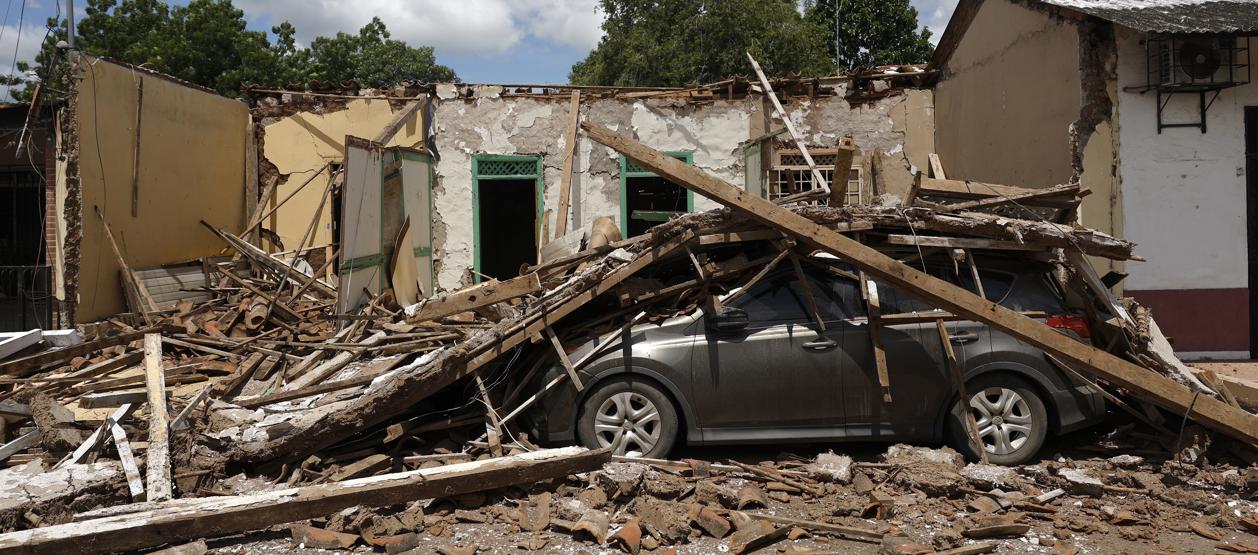 casas destruidas por el terremoto de magnitud 7,7 ocurrido este viernes en La Villa de Los Santos.