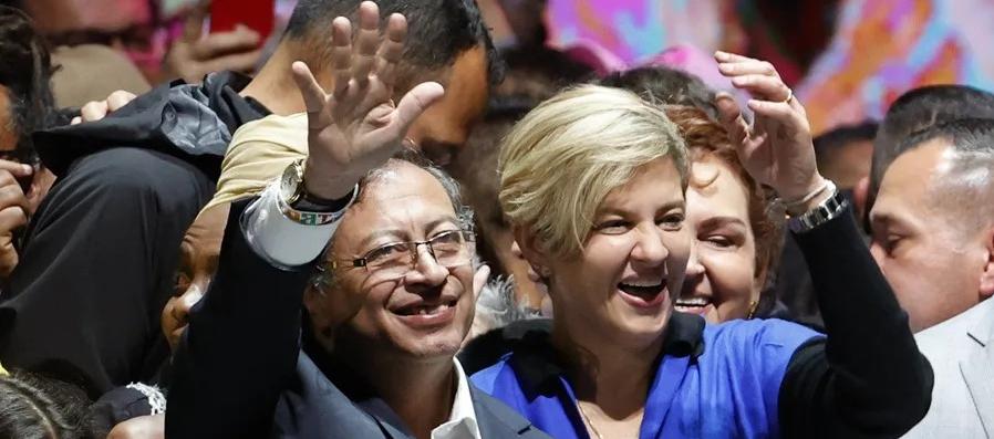 Gustavo Petro y Verónica Alcocer.