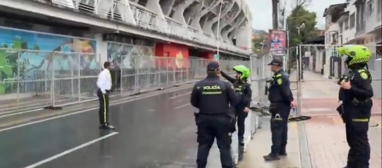 Policía haciendo presencia en el lugar.
