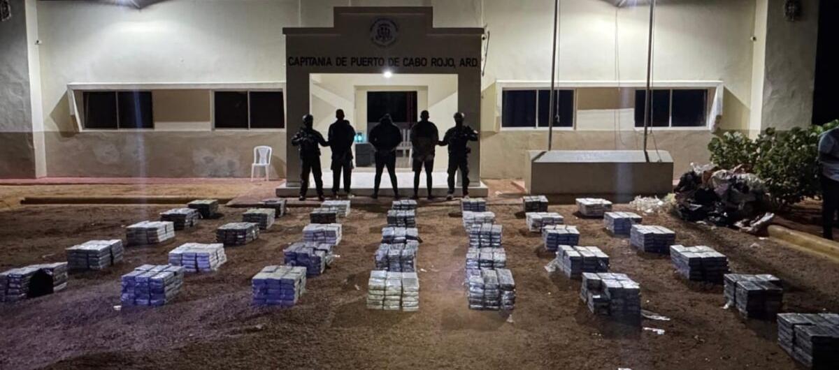 La droga incautada y los capturados.