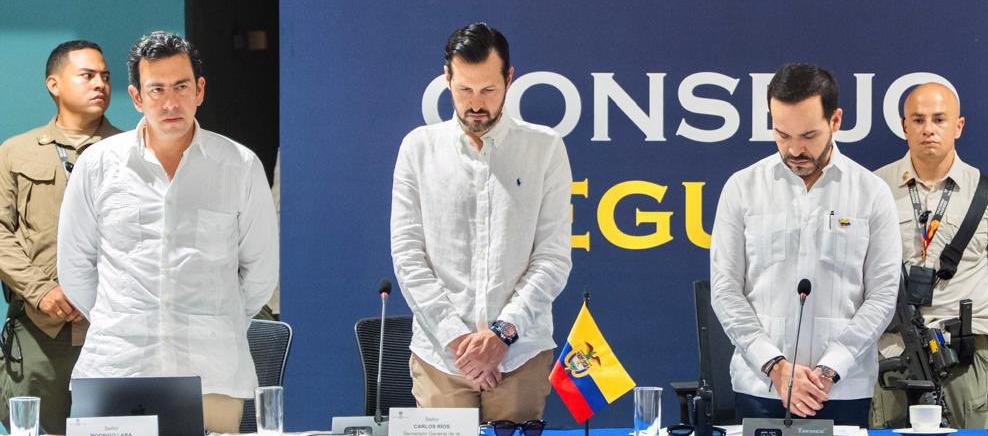 Rodrigo Lara; el director del Dapre, Carlos Ríos, y el Presidente Abelardo De La Espriella.