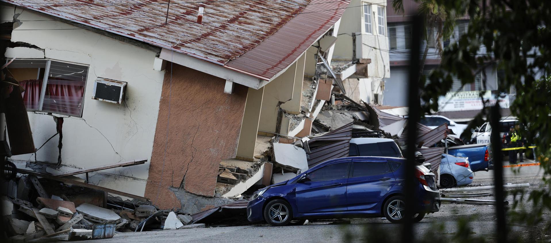 Una edificación afectada por el terremoto de magnitud 7,7 que sacudió a Panamá.
