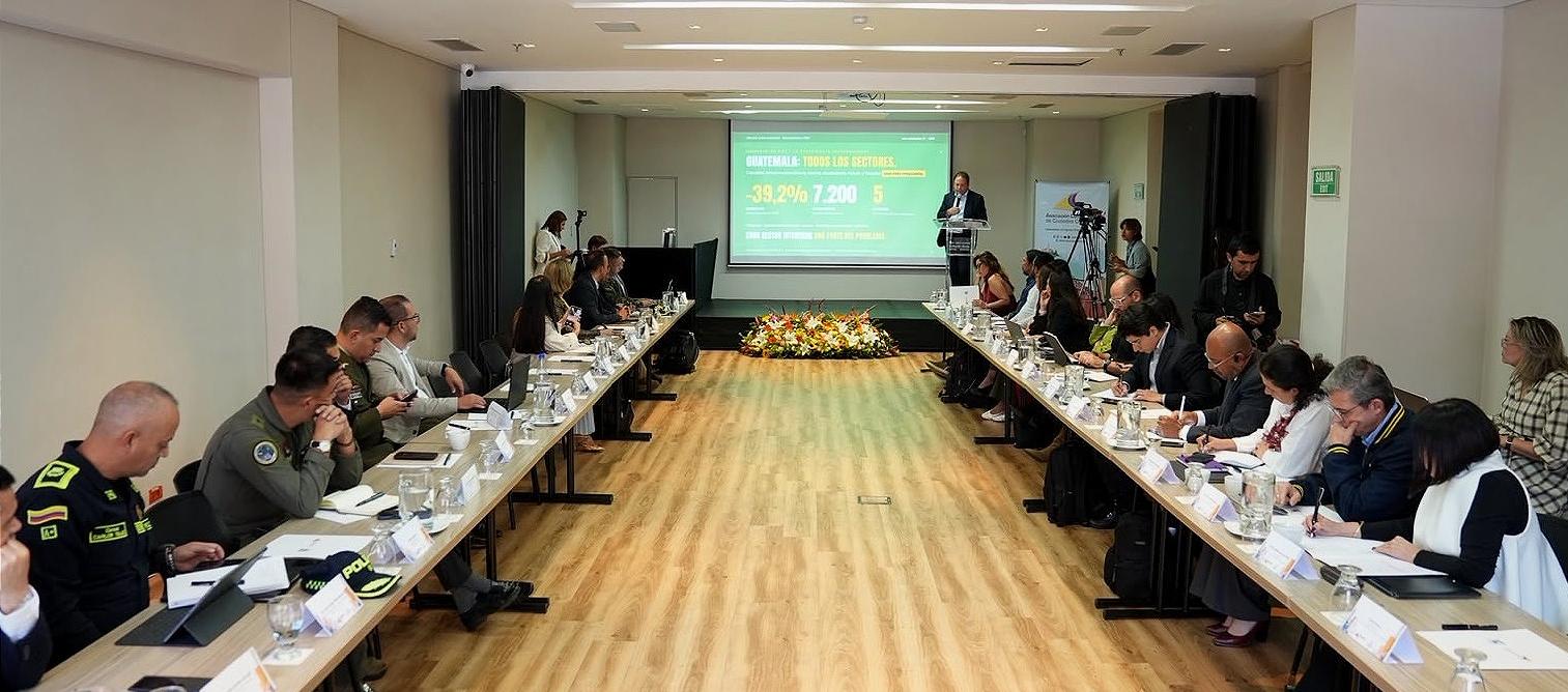 Asocapitales y DNP durante la presentación del informe sobre la extorsión en Colombia.