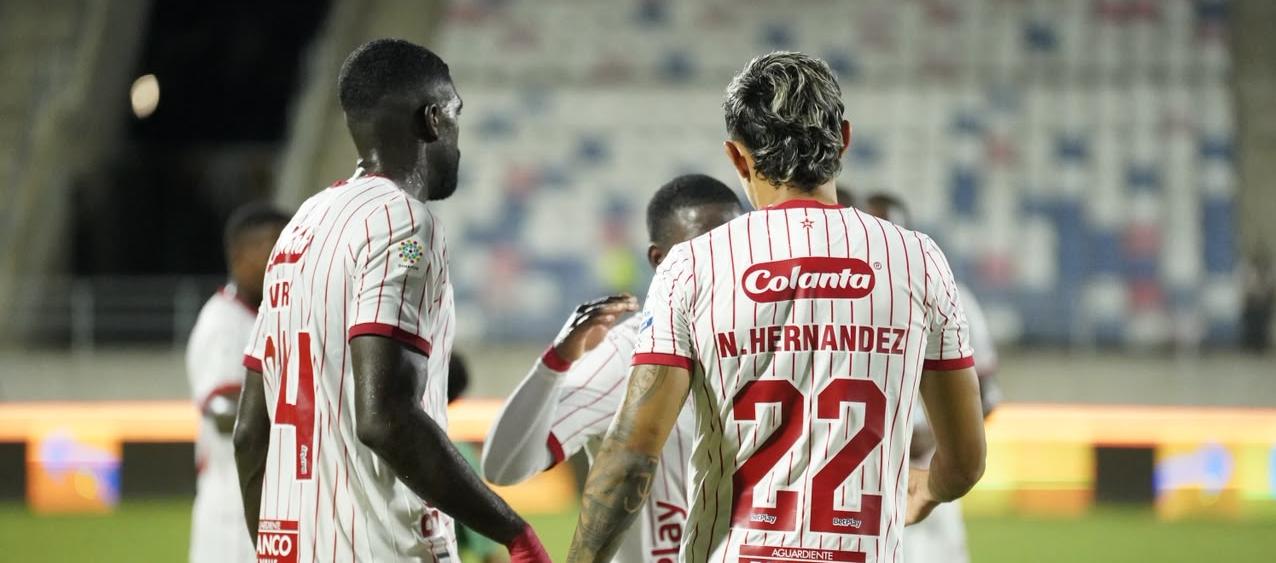 Jugadores del América celebran la clasificación.