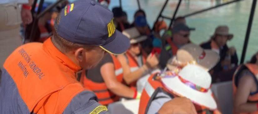 Personal de la Dimar durante labores de inspección y vigilancia. 