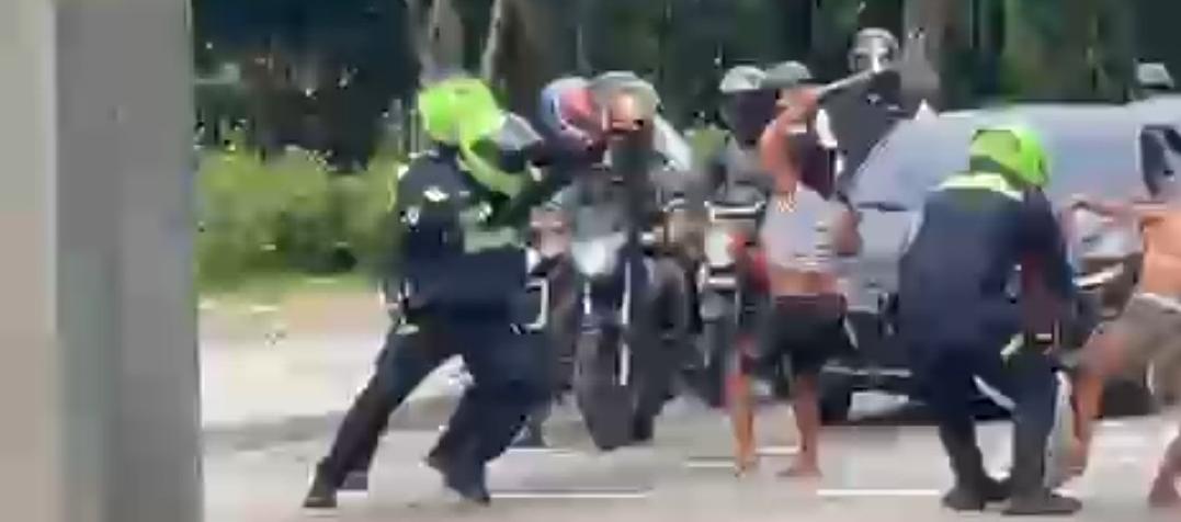 Desalojo de indígenas en la calle 100 con carrera 46. 