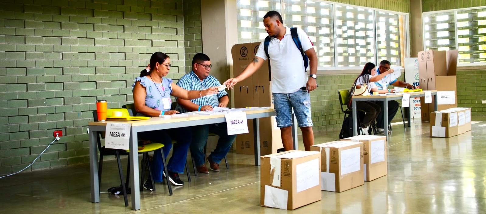 Aspecto de la jornada electoral en Uniatlántico.