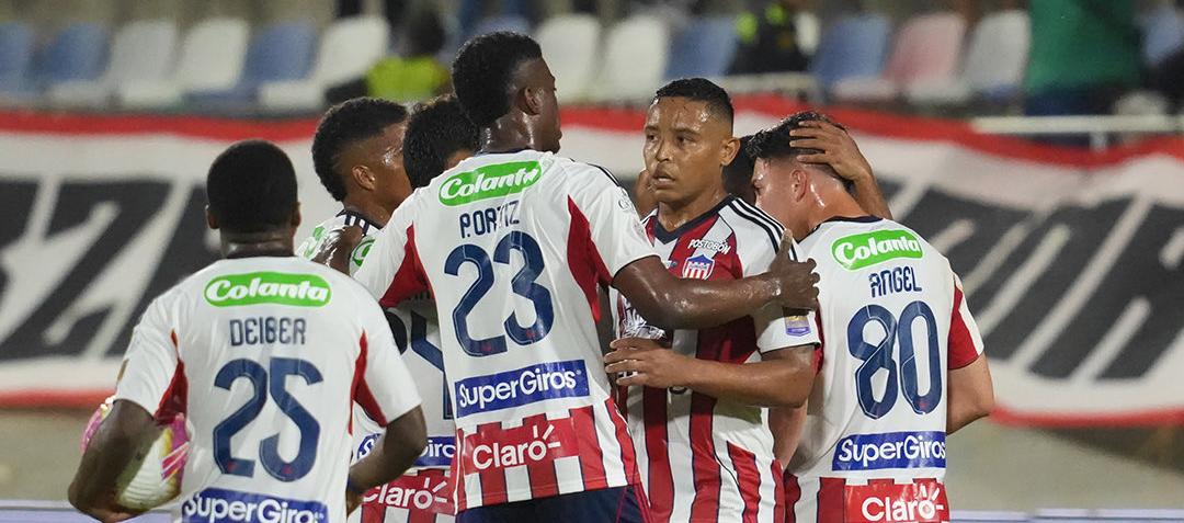 Jugadores del Junior festejan uno de los goles contra Inter de Bogotá. 