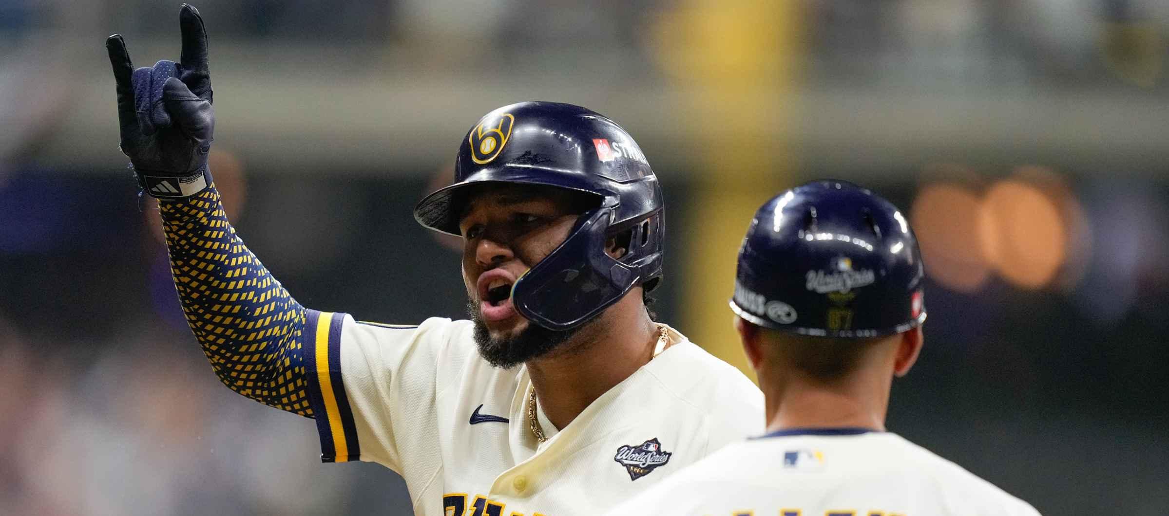 El venezolano Jackson Chourio remolcó la tercera carrera de los Cerveceros con un sencillo en el séptimo inning.
